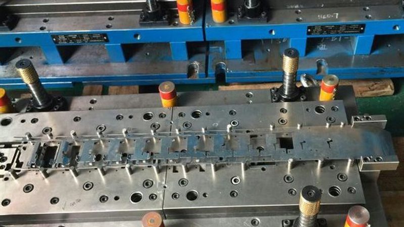 小型压铸模具维修费用：影响因素与控制策略