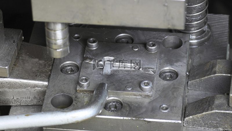 模具加工费用：揭秘影响成本的关键因素**