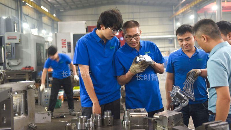 吹塑模具定制：成本构成解析与影响因素**