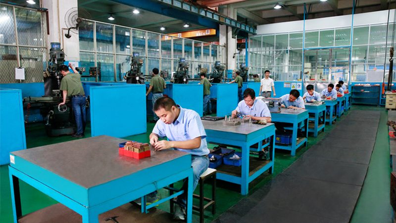 吹塑模具安装调试费用：揭秘影响成本的关键因素**