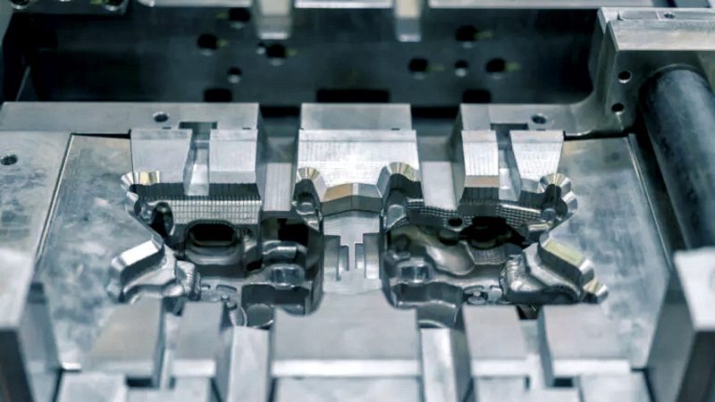 汽车连接器级进模：揭秘其制造工艺与选型要点